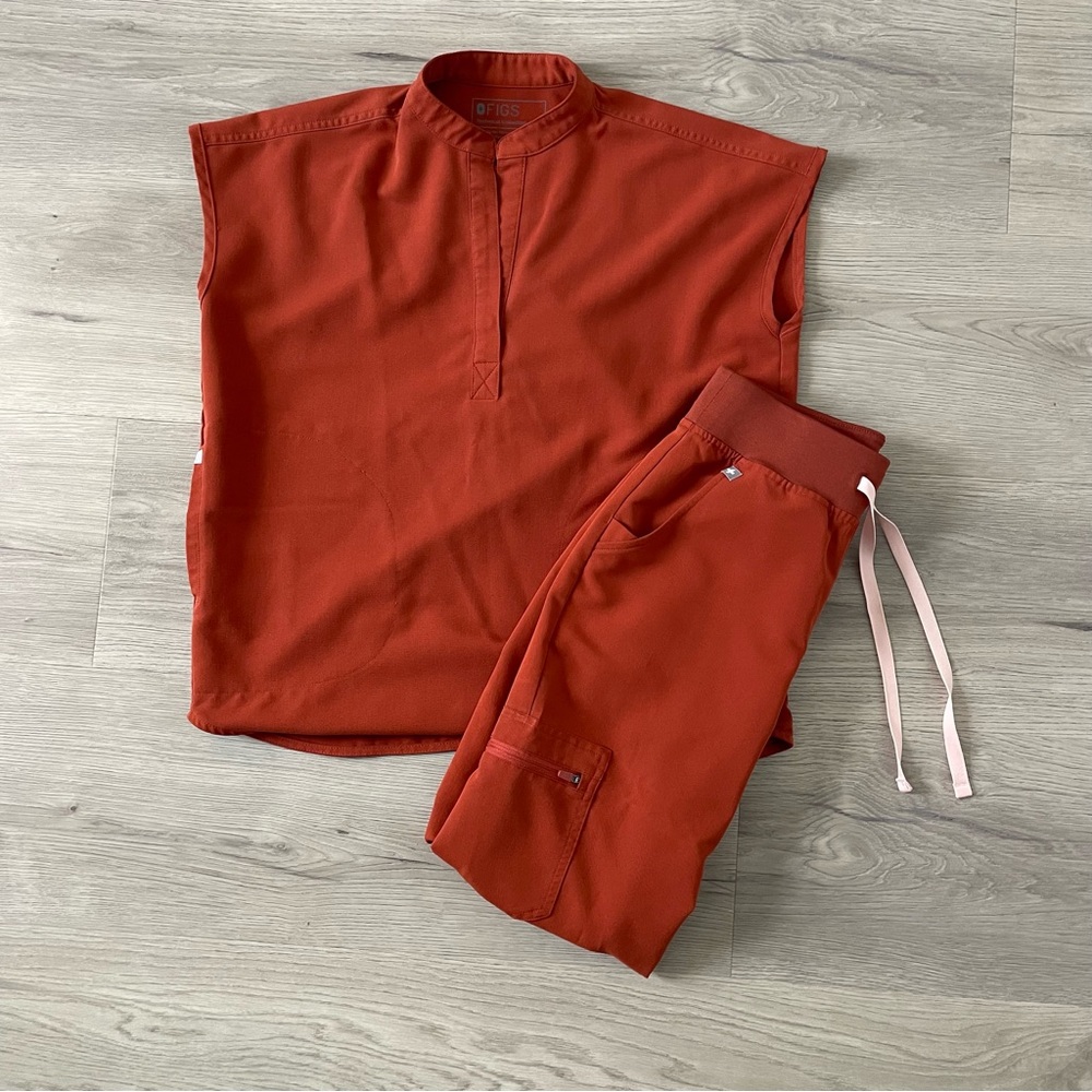 Women’s Figs Scrub Set, Rust Orange/Apricot Technical Collection Size XXS/XS